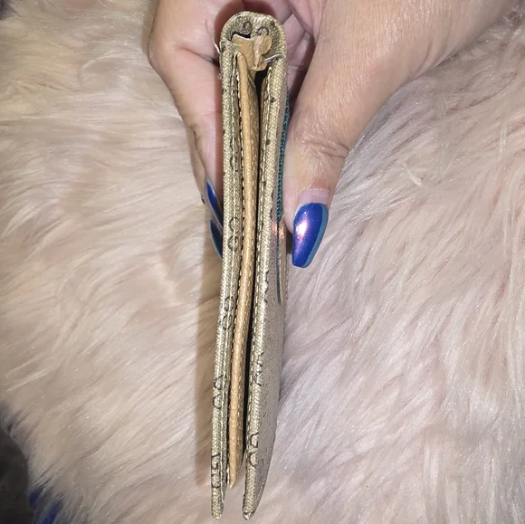 Vintage Gucci wallet or pouch featuring the iconic GG Supreme - Picture 6 of 11